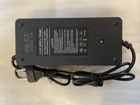 Зарядное устройство 67.2v 2a(gx16)